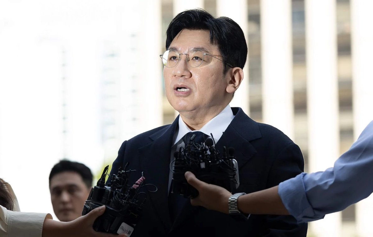 PopEmpirex's tweet photo. Korea's Police to apply for Another Arrest Warrant on HYBE Chairman Bang Si-hyuk.

(https://t.co/c2AyfsTl6t) https://t.co/gWpgBYYb3b