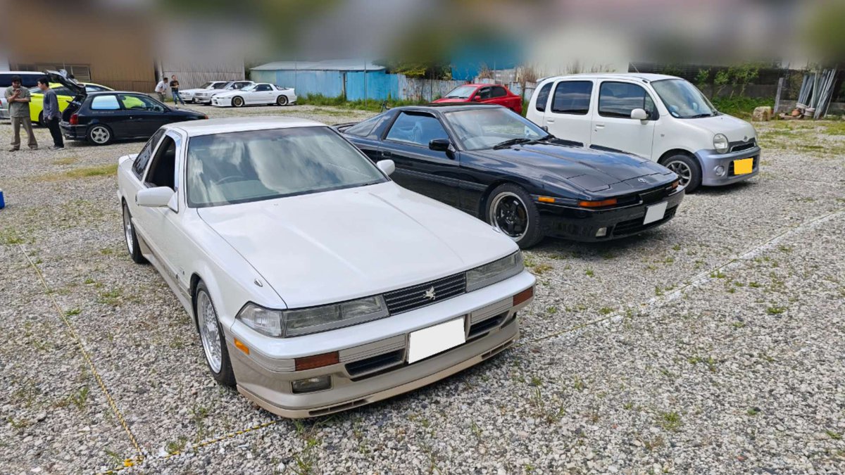 ozzyrow1's tweet photo. 本日は久しぶりに近所の「集まれ！カーマニア」にプロモーションも兼ねて代車で参加𖤹😂年代・ジャンル不問のカーマニアならではの光景🤣ｽﾊﾞﾗｼｷｶﾅｶｰﾏﾆｱ
#集まれカーマニア
#CitroeneC3 
#シトロエンeC3
#シトロエンëC3 
#CitroënëC3
#電気自動車
#EV
#BEV
#CitroenC3
#シトロエンC3 https://t.co/mJLULdsa9I