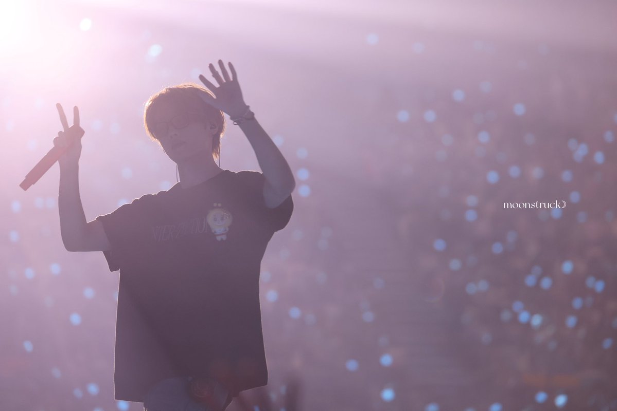 𝐦𝐨𝐨𝐧𝐬𝐭𝐫𝐮𝐜𝐤 𝐥𝐨𝐯𝐞 ☽ tweet media