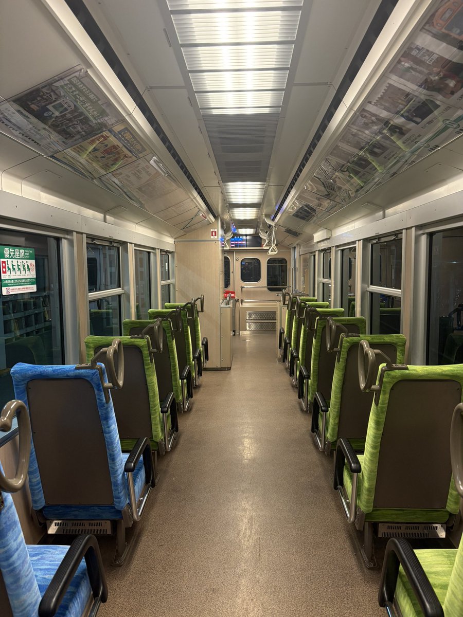 sutekida's tweet photo. あすなろう鉄道に乗って来ました🚃
ナローゲージ(幅狭レール)の珍しい電車です😊 https://t.co/AmL7Pu5EhD