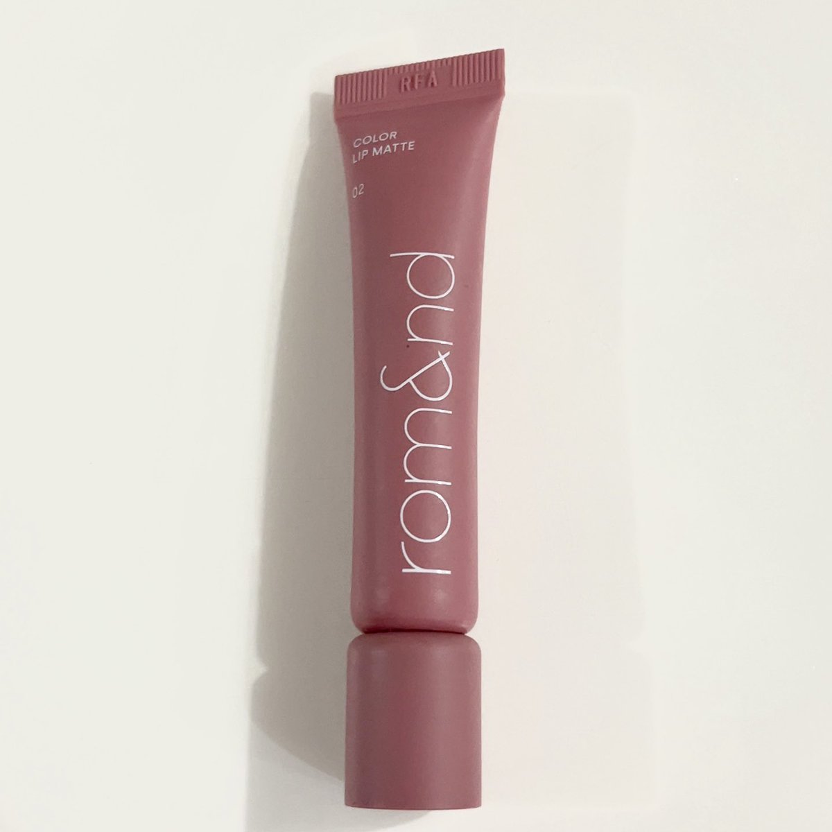 Chaninea1612's tweet photo. 𐬹 ♡ lip rom&amp;nd 60 thb ༚ 🍓 ྀི 
—  ( no 02 rom&amp;nd color matte * 90 % )
( #ส่งต่อเครื่องสำอางค์ #ส่งต่อเครื่องสําอาง #ส่งต่อเครื่องสำอางมือสอง #ส่งต่อโรแมน ) https://t.co/ORVKf3fqPd