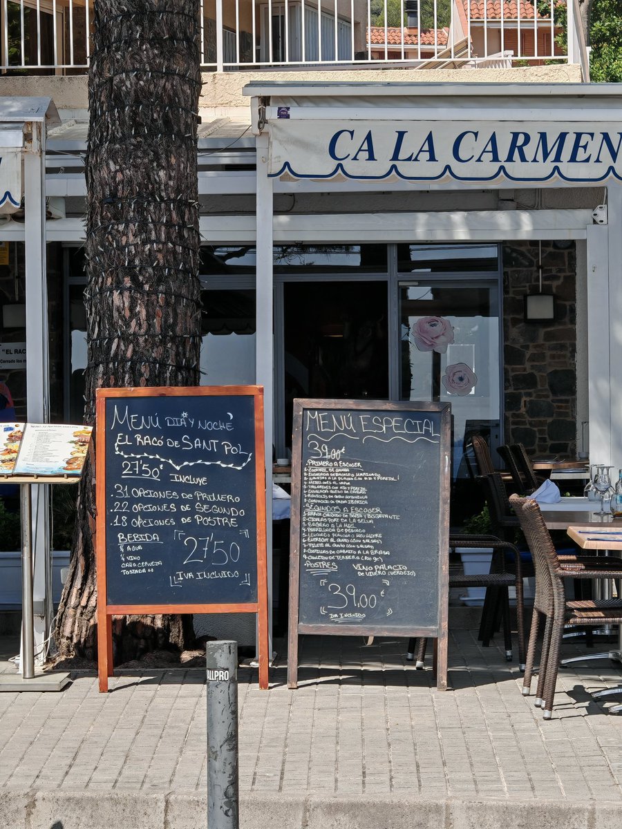 girona2k9's tweet image. @Guixols #BaixEmporda #CostaBrava Veiam sí es fan complir les normatives de retolat al públic de bars i restaurants. Increïble q no estiguin en català i castellà si més no. Incompleixen: Llei 1/1998 del 7 de gener, de política lingüística.