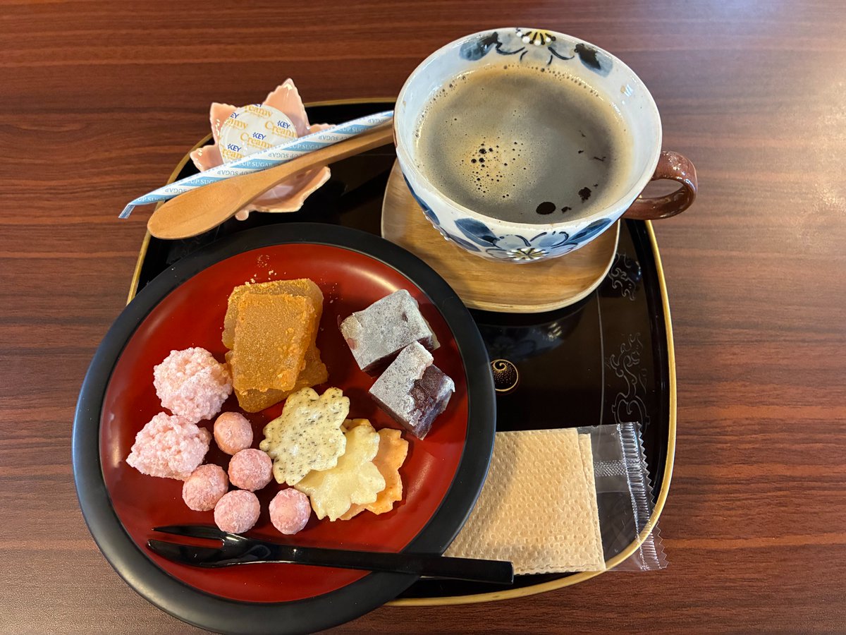 new_me4206's tweet photo. 今日は濃ぃヒー☕️に参加してきました✨
あっという間の2時間（以上）🤭

まだまだ話し足りなかったです❤️‍🔥

オフラインのイベント、やっぱり好き〜🥹

@linqure 

素敵なお店✨
👘きもの処 久賀屋・くがやCafe(福岡県嘉麻市）
https://t.co/Lra8NvZIXy https://t.co/3QRlvPF6K2