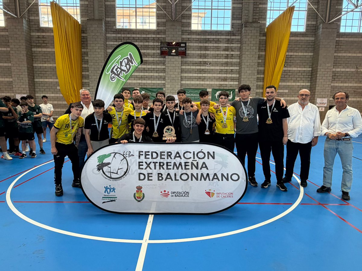 fexbm's tweet photo. ‼️🤾‍♂️ FINAL Cadete Masculina 🔥
#balonmanoextremeño 🟢⚪️⚫️
🏆 @LA_UBP   Campeones de Extremadura 2026
🥈  @cbmvca   Subcampeones
🥉  @CDJosefinas 
4⃣  @colesanjosevillafranca

Enhorabuena a todos por esta temporada!
@jovendeportEXT 
@RFEBalonmano https://t.co/KPOsajIi56