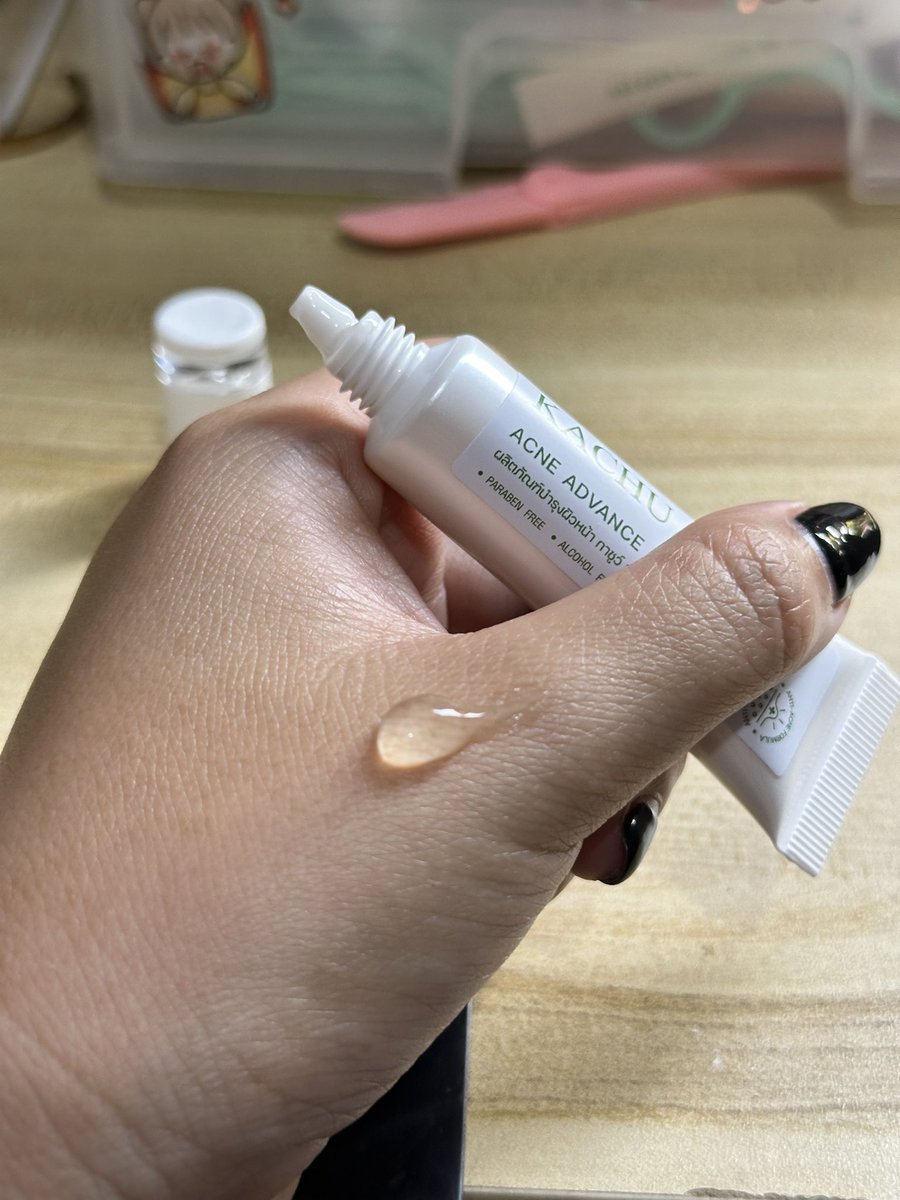 fahfeak's tweet photo. เจลแต้มสิวกาชูว์ KACHU ACNE ADVANCE GEL เราใช้ทั้งผิวหน้าและผิวตัว คือสามารถใช้ได้กับสิวทุกประเภท ใช้แล้วสิวยุบเร็ว ไม่ทิ้งรอย ผิวชุ่มชื้น ลดการเกิดสิวใหม่ หลังสงกรานต์คือสิวขึ้นหนักอยู่นะ  ได้ตัวนี้มาช่วยเริสๆเลย 

#เจลแต้มสิวกาชูว์ #KACHU #สิวอักเสบ #สิวตัว #สิวผดที่หน้าอก https://t.co/TZF8I0Zd7y