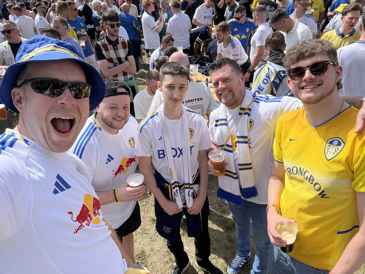 ABetterGoal's tweet photo. We’re all down here just seen LS11 @RYAN_PIGEONS ready to go! https://t.co/oIbcJL1DWe