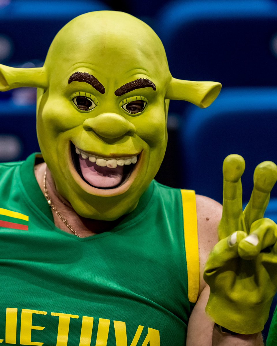 FIBAWC's tweet image. Green man reps the boys in green 💚🇱🇹

#FIBAWC