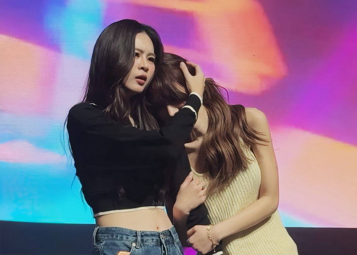 🍏🐝❤️

APPLEMIM X NS FIRST LIGHT 2026
#NorthStarLineUp2026
#Applelapisara
#Mimpanthita
#AppleMim #แอปเปิ้ลมิ้ม