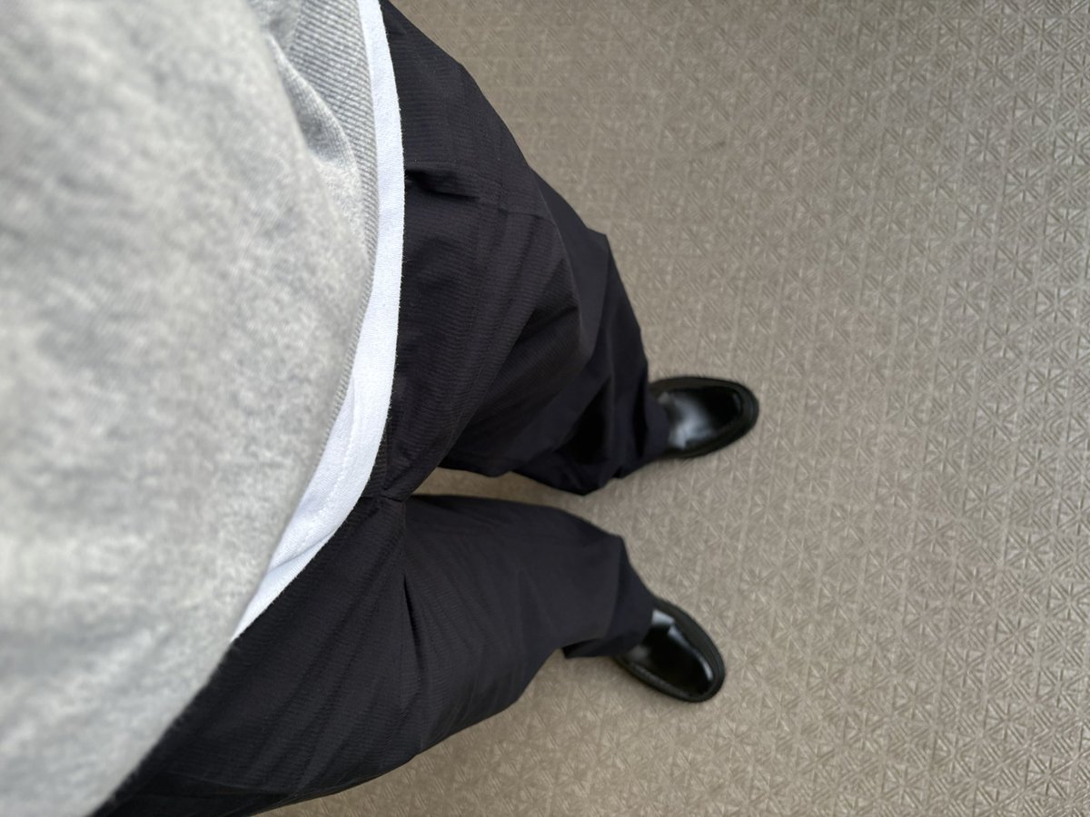 T__kun34's tweet photo. ローファー買ったから履いてみた。

レインローファーだから雨の日も一応履けるから梅雨時期も重宝するね。

#日常垢 https://t.co/sZBjS0RpfC
