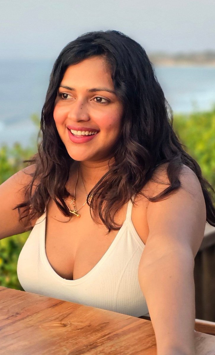 naughty_preetha's tweet photo. Tea, coffee lam kudichacha guys 🫖☕️

Vanga senthu kudikkalam 😋

RT &amp; DM for fun chat 💋 💋

#preethakutty #naughtypreetha #funchat #chennaimodel #dirtytalk #tamilponnu #hotgirl #TeasingQueen https://t.co/BAVhDJEKFJ