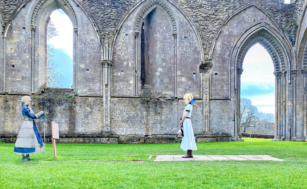 Cosplay.
Fate / Saber アルトリア・ペンドラゴン

Glastonbury Abbey

                        ───再会