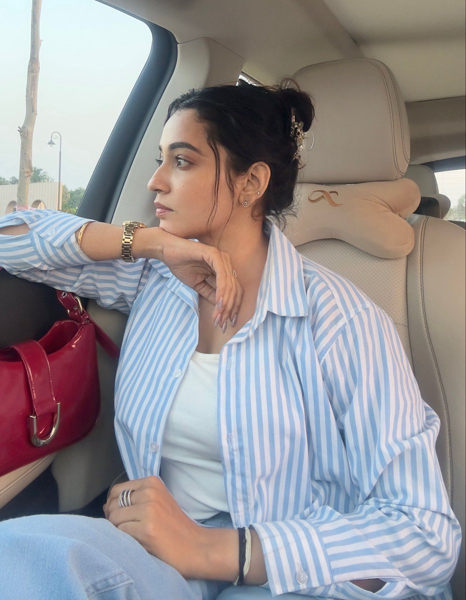 abarnathi21's tweet image. Mind in the clouds 🌥️🩵🧿

#abarnathi #lookoftheday #vibe #selfie #longdrive