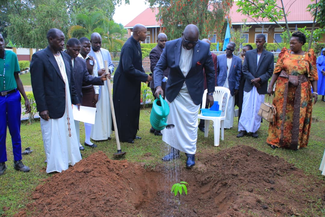 Owekitiibwa Robert Waggwa Nsibirwa tweet media