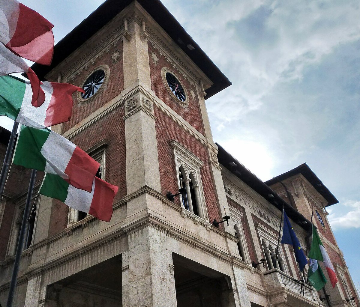 Elezioni #Avezzano: 5 candidati sindaco e 529 aspiranti consiglieri. Entro il 3/05 la convalida ufficiale delle liste presentate. Si vota il 24 e 25/05 per il primo turno.
Marsica Live
#Abruzzo Pescara Chieti Teramo L'Aquila Sulmona Lanciano Vasto #Roma marsicalive.it/ad-avezzano-sc…