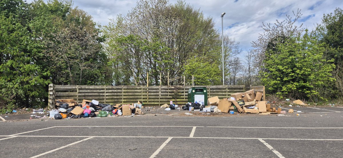 dcondie's tweet photo. @EDCouncil please can this be cleared up has been like this for 2 weeks and getting worse its in William Patrick Library car park fly tipping in this area is a continuing problem. https://t.co/01IdtTAj9i