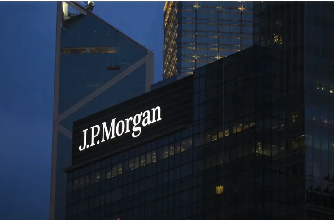 AltcoinRay98768's tweet image. #JPMorgan said #tokenization could reshape #ETFs and the wider funds industry over the coming years.

Ciarán Fitzpatrick said strong #ETF tokenization use cases may still be a few years away.