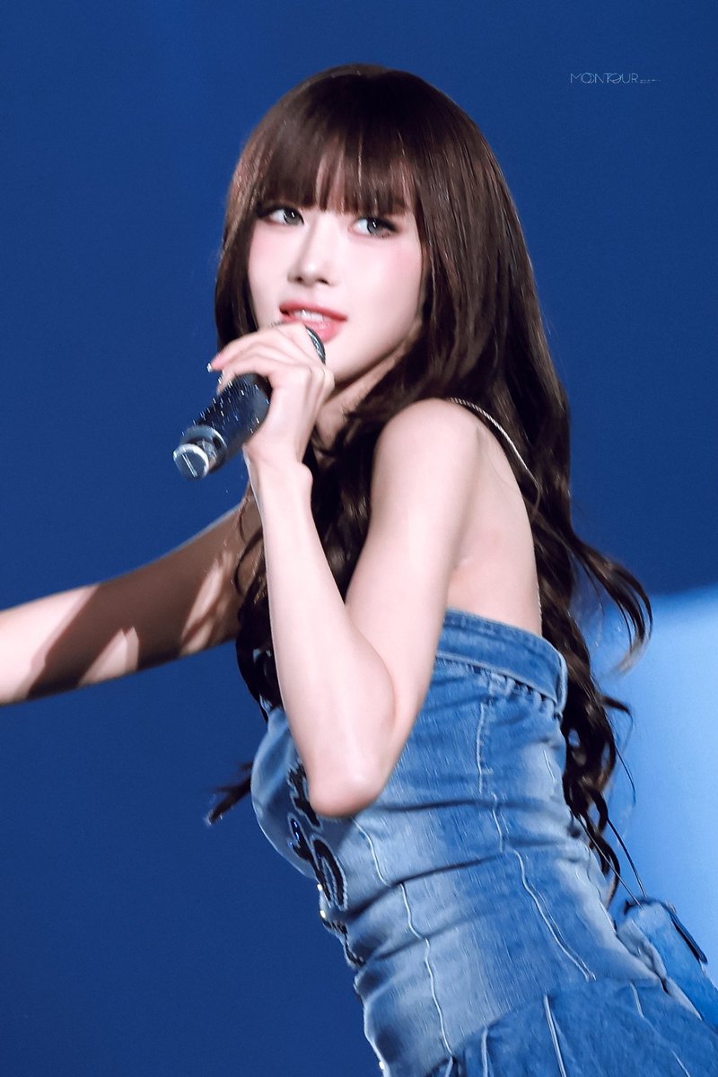 MoonTour. tweet media