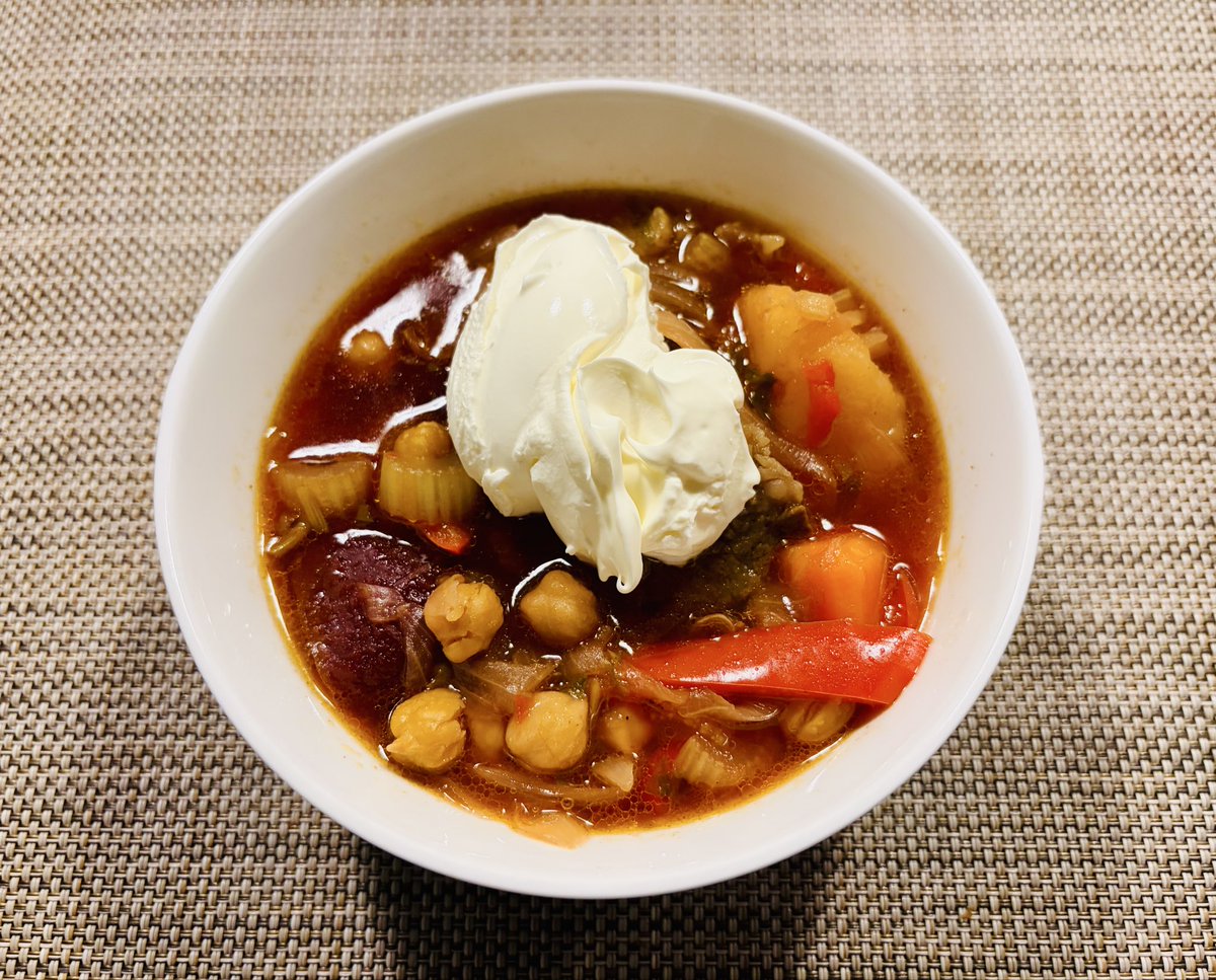 今日の夜ご飯は身体を温めるためにボルシチにしたよ。今回は野菜たくさん&amp;ビーツを忘れなかったので、前回よりも美味しくできたぞ~~ｯ‼️☺️🫶🥣