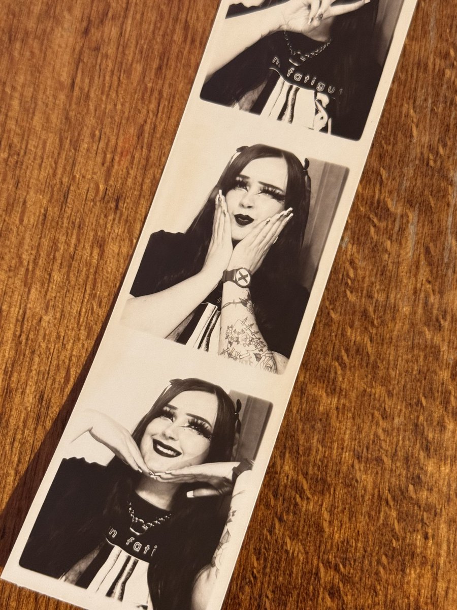 ACryToDestroy's tweet photo. Did my first stage dive last night in my favourite venue surrounded by wonderful people. Leeds hardcore forever. 🖤 https://t.co/r6VhzeglgB