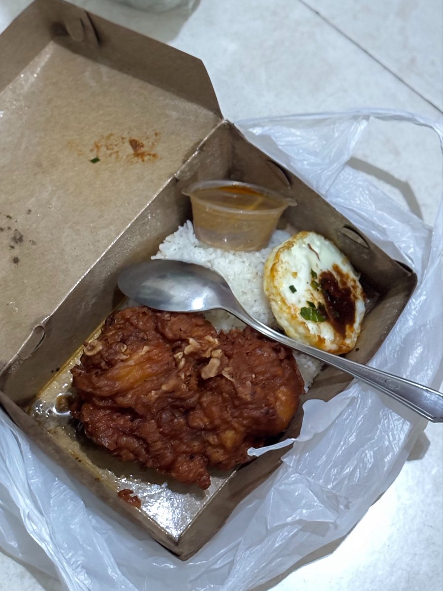 v a l e n tweet media