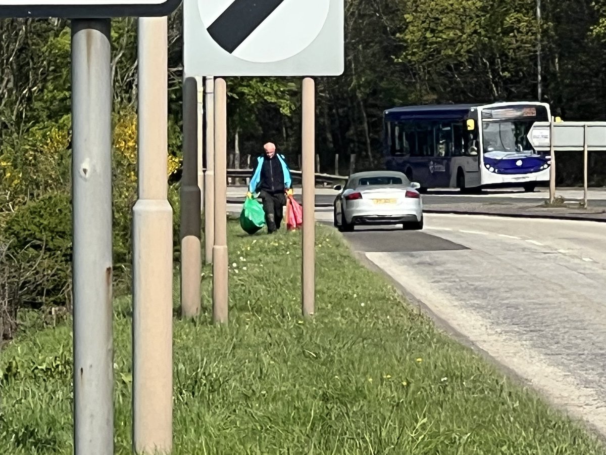 uddlitterpick's tweet image. Group pick Sunday - Group pick today
A721 Glasgow rd
The pick that never disappoints 22 bags plus fly tipping 
Thanks to all the volunteers including the duke of Edinburgh volunteers who tackled the fly tipping 💪💪
Thanks to NLC for the pick up

#MakingADifference