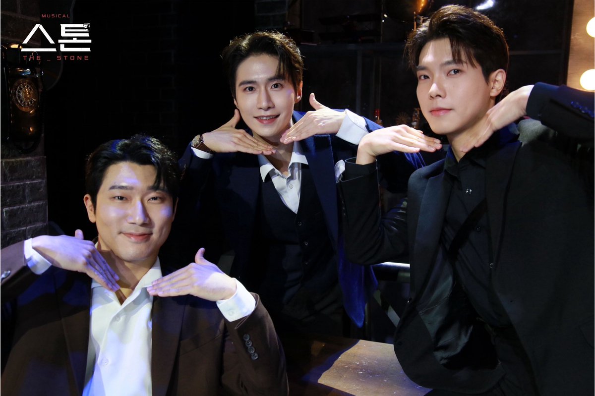 [#스톤]

세헌 사이먼, 성필 코스모, 진혁 마이클의 공연을 마지막으로 <스톤>이 막을 내렸습니다. 사랑한 순간들로 집을 짓고, 그 집을 허물고 떠나는 길에 함께해 주신 관객 여러분께 진심으로 감사드립니다.

주크박스(나오는)뮤지컬 〈스톤〉
𝟐𝟎𝟐𝟔.𝟎𝟐.𝟏𝟎-𝟐𝟎𝟐𝟔.𝟎𝟒.𝟐𝟔
예그린씨어터