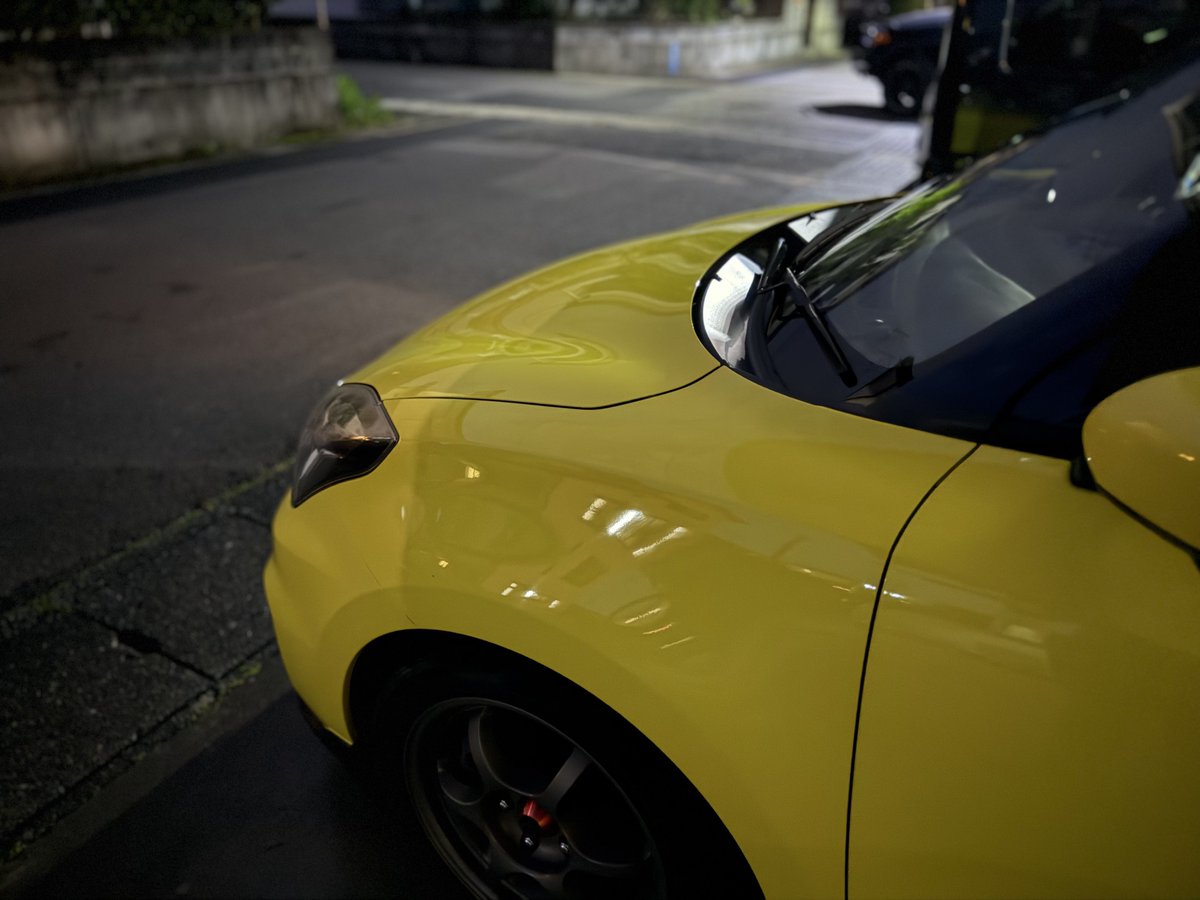 n_tRX8's tweet photo. 嫁車の洗車
相当汚れていたから見違えた
話題のタカギのバブルコネクタを使ってみた
汚れ落ちの効果はある気がします
コーティングはLilさんのVeil
チャンピオンイエローの艶がきわ立つ

#Lil_Detail_lab
#Veil
#Takagi
#バブルコネクタ https://t.co/Rv3AE9UpWu
