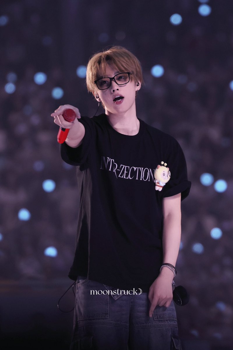 𝐦𝐨𝐨𝐧𝐬𝐭𝐫𝐮𝐜𝐤 𝐥𝐨𝐯𝐞 ☽ tweet media