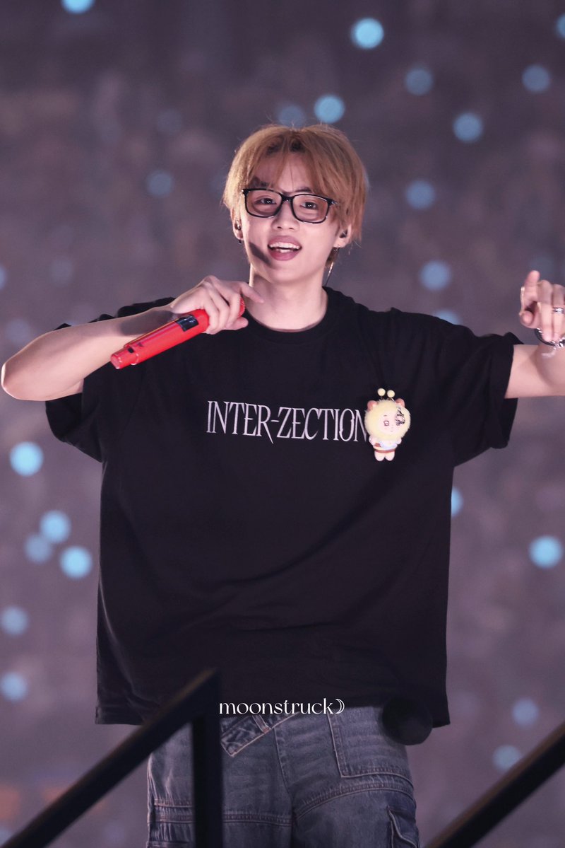 𝐦𝐨𝐨𝐧𝐬𝐭𝐫𝐮𝐜𝐤 𝐥𝐨𝐯𝐞 ☽ tweet media