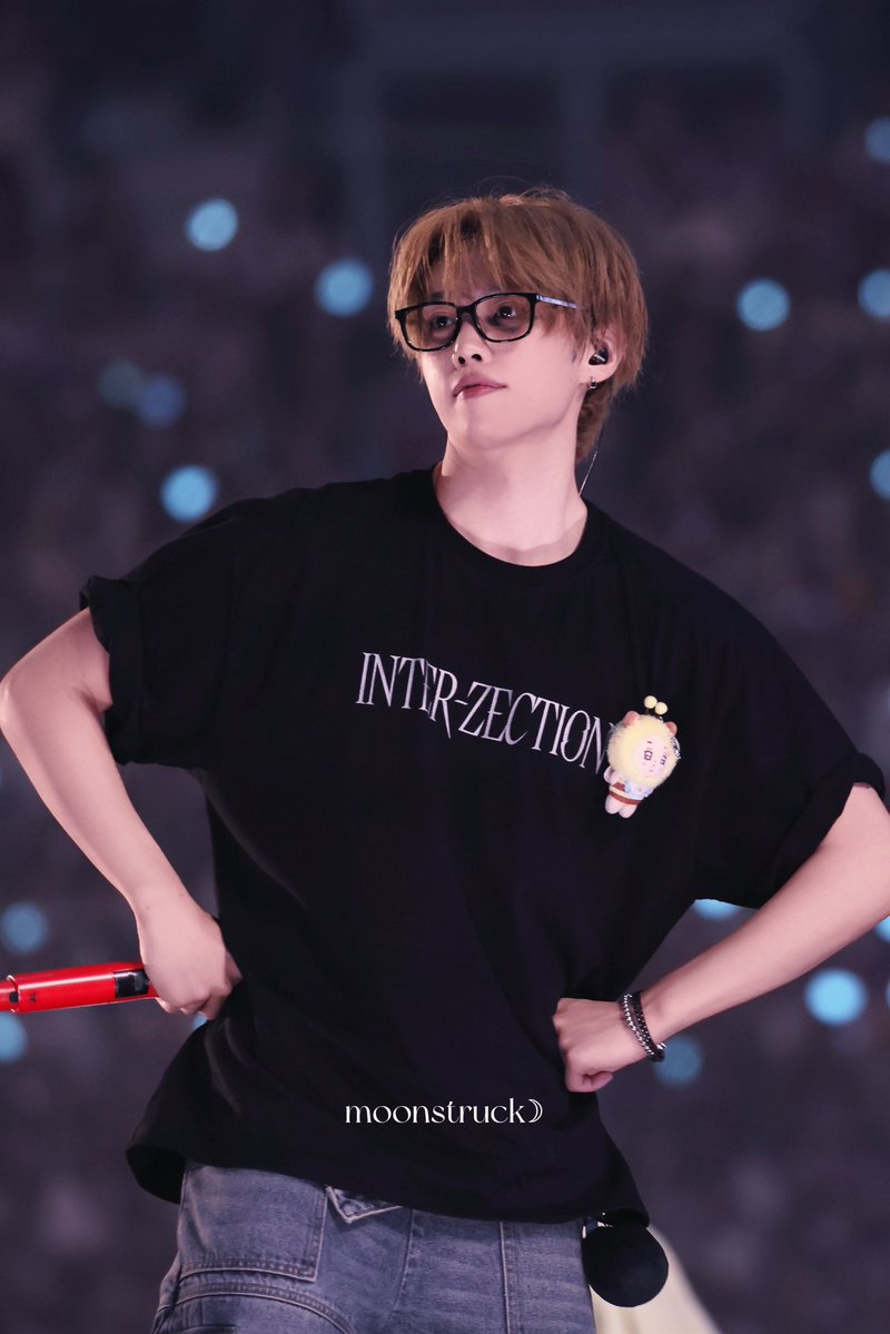 𝐦𝐨𝐨𝐧𝐬𝐭𝐫𝐮𝐜𝐤 𝐥𝐨𝐯𝐞 ☽ tweet media