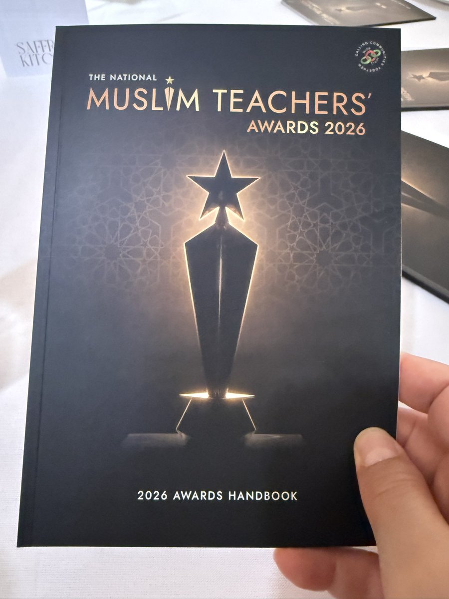Hayatiokty's tweet photo. 📍London

Londra merkezli Okullar Vakfı’nca
 düzenlenen  The Natıonal Muslim Teachers ‘Awards 2026’ ödül törenine katıldım.
 
Birçok okul yöneticisi ve öğretmenin katıldığı ve geleneksel olarak her yıl Londra da yapılan bu tören de, seçkin eğitimcilere ödüller takdim ediliyor. https://t.co/kccoWUoQ2u
