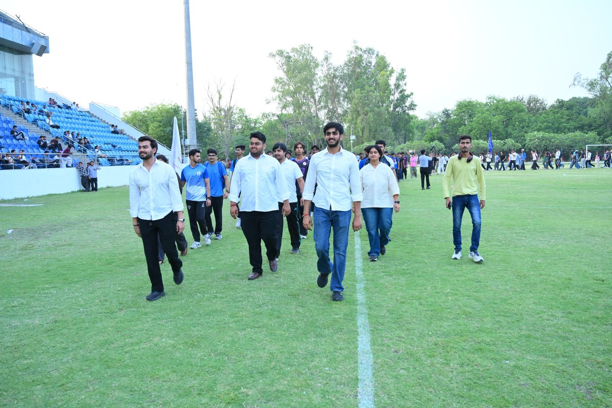 ABVPVoice's tweet photo. ABVP led DUSU organised Khelo DU 2026 at the Delhi University Sports Complex, marking the first and biggest annual sports meet in the history of the University of Delhi. The event witnessed unprecedented enthusiasm, with scores of students from across the university participating https://t.co/8o5TrzZpA4