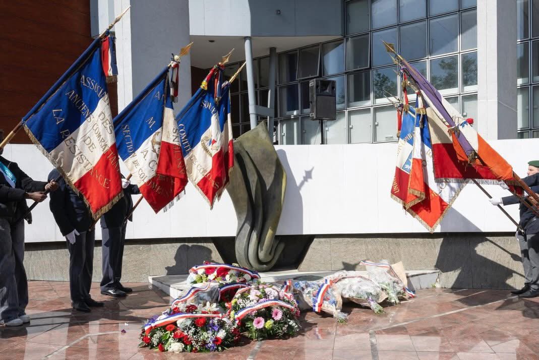 v_narbonnais's tweet image. 🇫🇷 Cérémonie poignante ce matin à la mémoire des victimes de la Déportation à #Colombes. 

Nous nous sommes souvenus de celles et ceux qui, victimes du nazisme, ont souffert et péri dans les camps d’extermination et de concentration. Nous n’oublions ni leur courage, ni leur