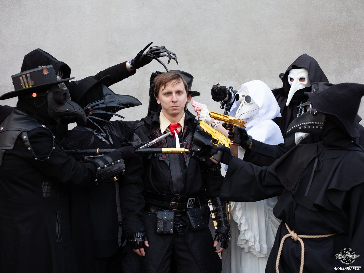 Lana___cas's tweet image. A close-knit family is the key to success
#cosplay #plague #plaguedoctor #cosplayer