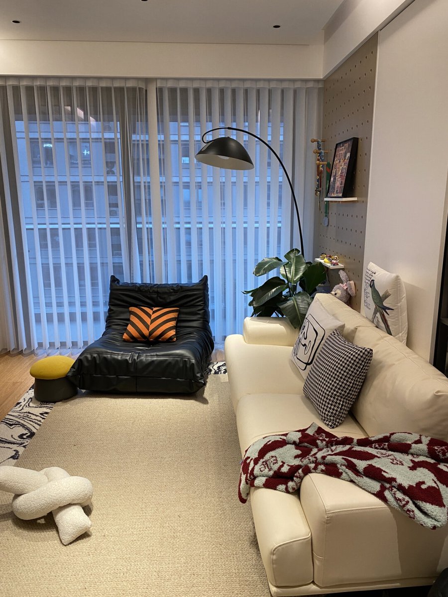 katerinkaf99's tweet image. Spring clean your old stuff! Sort → Donate/Sell → Declutter. Free space, keep what matters. #OldItemSorting #DeclutterHappiness