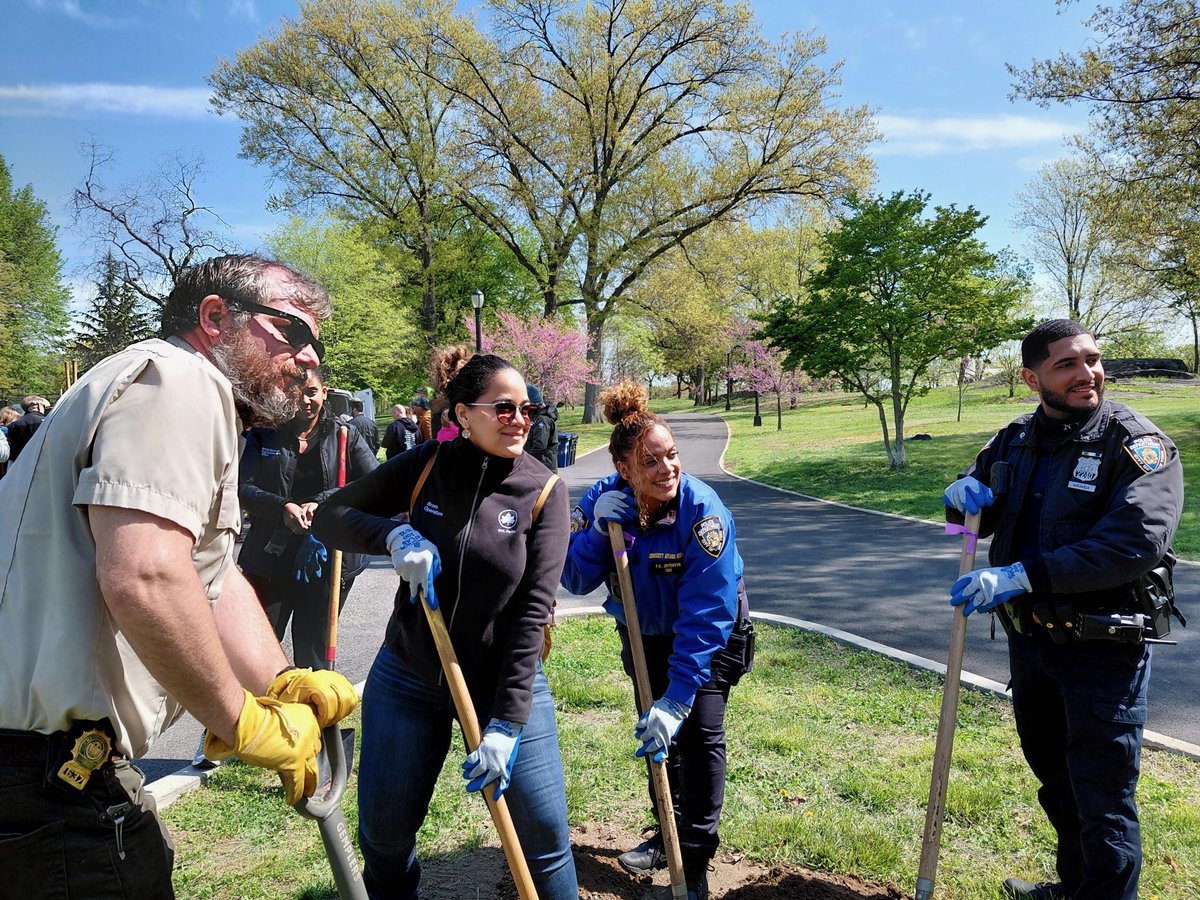 NYPD42Pct's tweet photo. In recognition of Arbor Day, the 42nd Precinct Community Affairs and Crime Prevention Officer joined community partners at Crotona Park for a tree planting ceremony, helping grow a stronger, greener Bronx. 🌱 https://t.co/3ddoh7FYTa