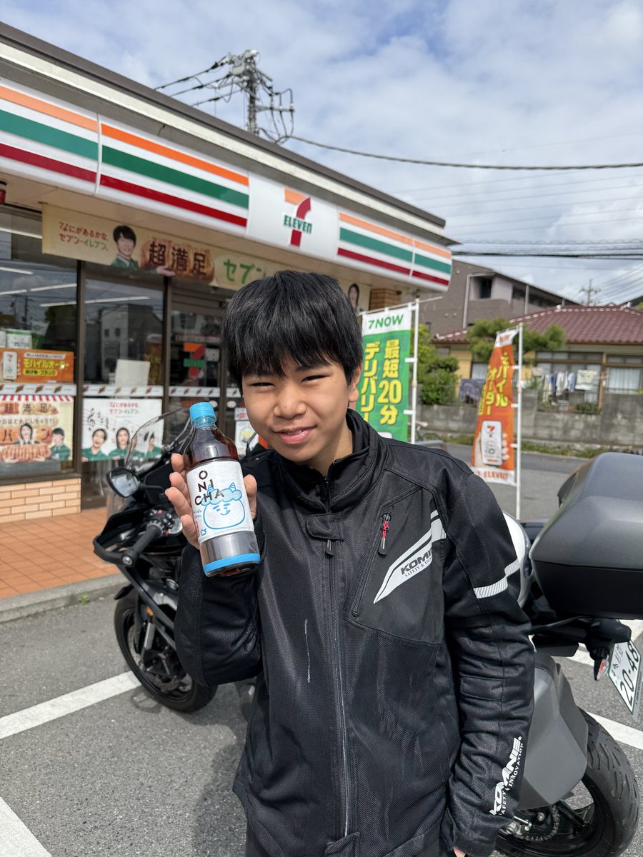 itabashiPrint's tweet photo. ONICHAゲットして喜んでた土曜日。ライダージャケットが似合う中学2年生✨✨

#ONICHA#ライダージャケット＃息子 https://t.co/3Y7o2ZbMVi