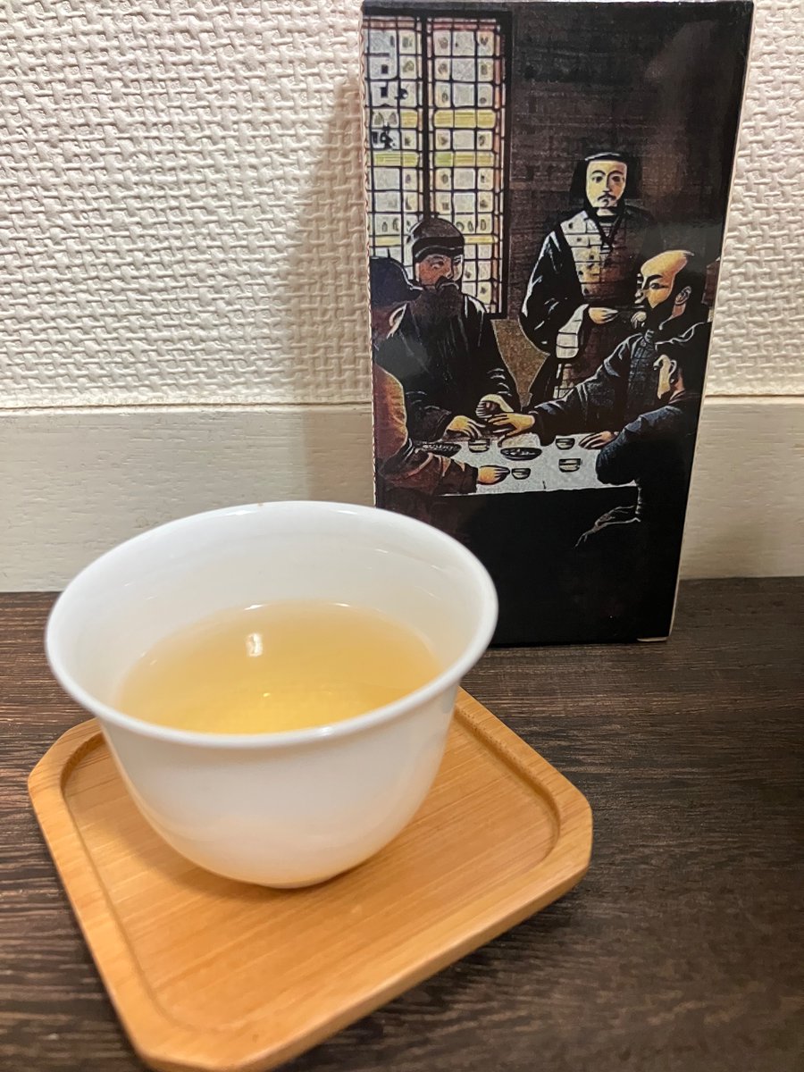 tea❌cacao 秘蔵茶編

超目玉のお茶
鳳凰単叢原生態黄枝香母樹大質山2025
(茶樓雨香)

10煎目以降を自宅で続き
わわわ、なんと‼️
茶液はとろみ有り滑らかでトロピカル🍍
柔らかい渋みはほんの少しあれど気にならない。
冷めた茶液は、花香、乳香が際立つ。
まだまだ…美味しい✨

また続きは明日へ…🍵