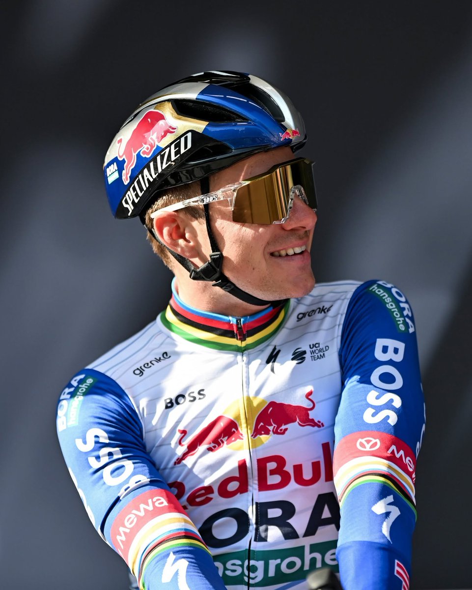 FWandLBL's tweet photo. Smiles and focus this morning at the start in Liège 🙋‍♂️

#LBLᴿᴾ https://t.co/pkN1rQQyY3