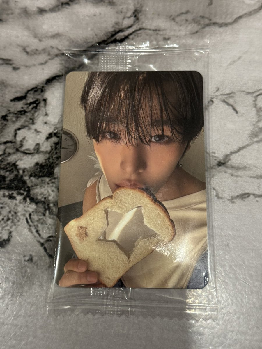 mayu tweet media