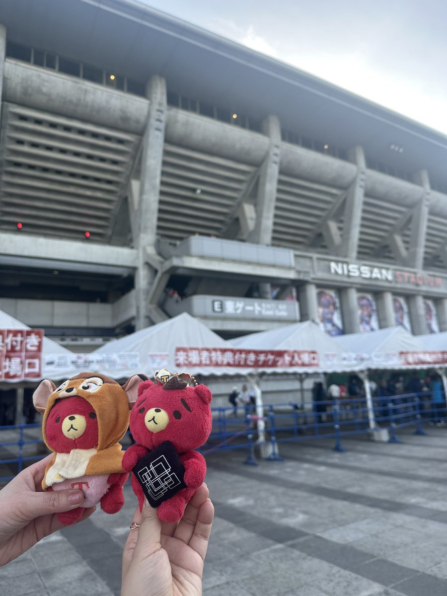 初めての日産から13年また日産に見にくることができたことだけでも感極まるのに20周年たっても2人の変わらずに頑張る姿を見てたらほんとに感動しっぱなしで🥹毎回東方神起を好きで良かったと思わせてくれる🥹ユノチャンミンお疲れ様‼︎これからも応援します❤️