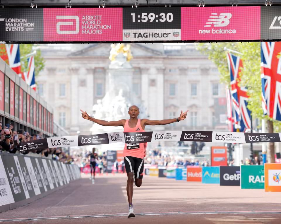 Sabastian Sawe becomes the first person in history to run a marathon in under two hours in race conditions.

He breaks the world record at the London Marathon, running the 26.2 miles in 1:59:30.

📸: Tom Jenkins/The Guardian