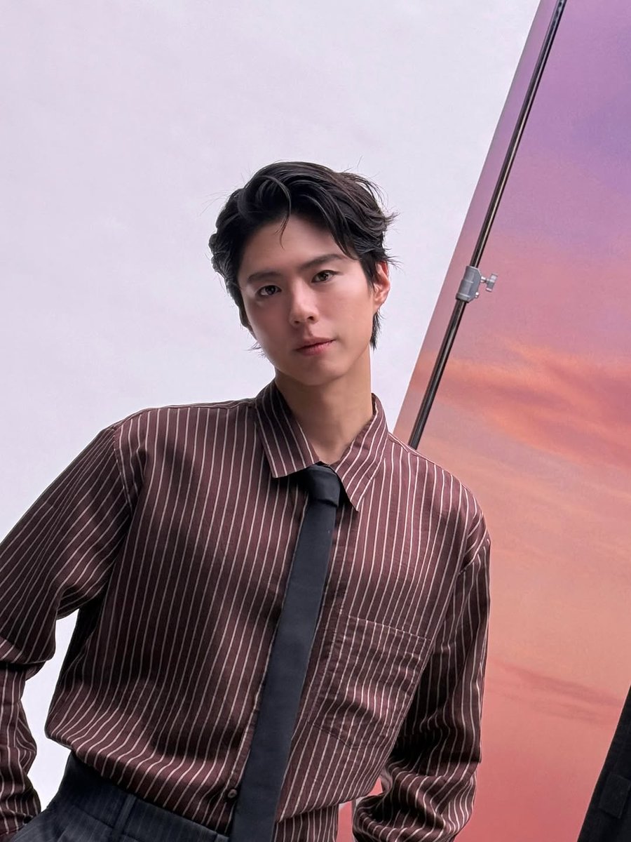 Kkorepo's tweet photo. #パク・ボゴム、多彩な魅力アピール…グラビア撮影ビハインド公開（動画あり） 
#パクボゴム  
🔗https://t.co/WOJQ8pSaWm https://t.co/4z2wp6YsYZ