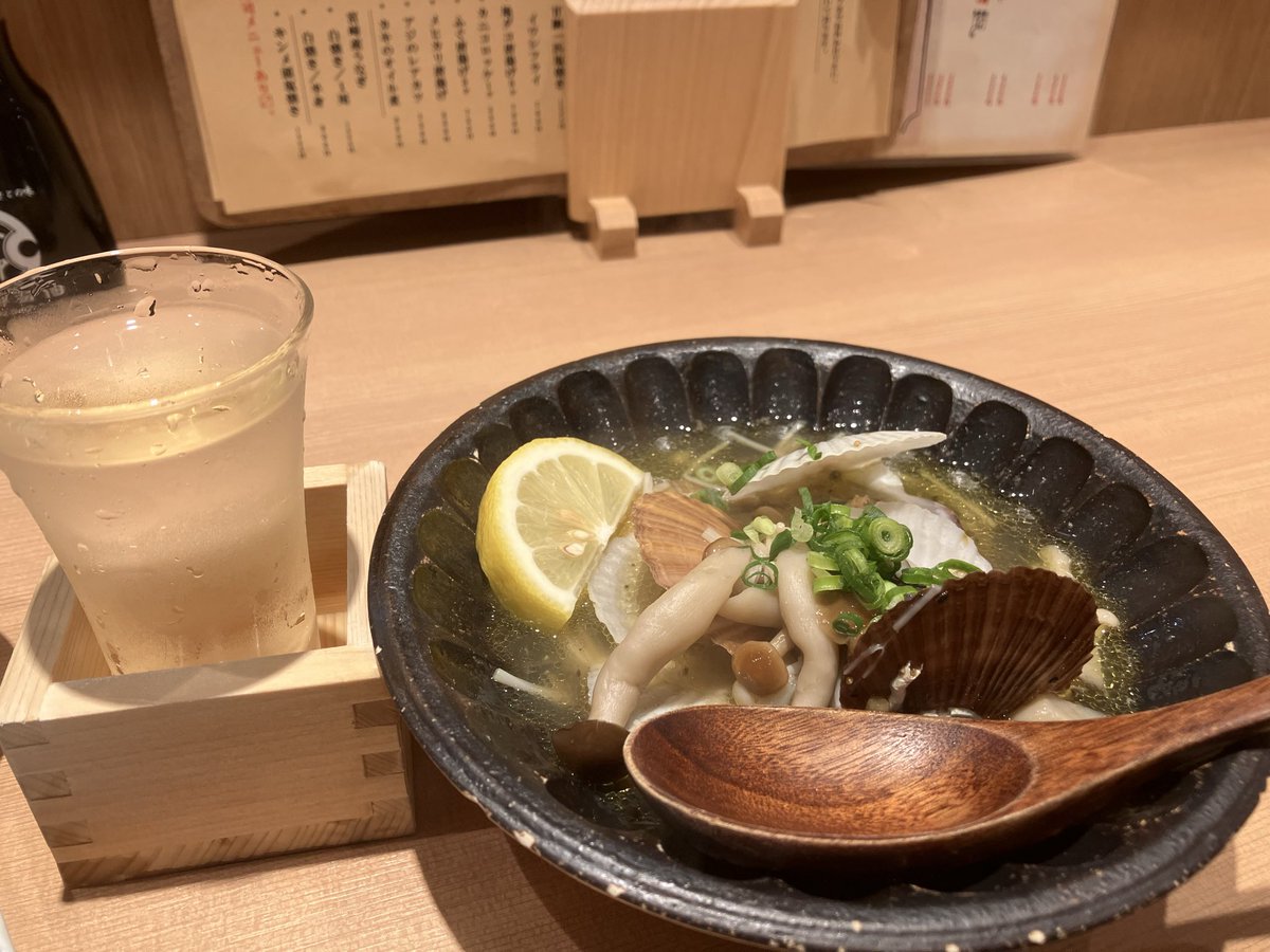 t_stone77's tweet photo. 昼呑み、2軒
お気に入りのお店が無くなって別の店になってた🥲

もつ煮込み
鶏皮のタレ焼き
ホタテのバター煮込み
つき出し？

ビールと福岡のお酒

美味しかった😋

#石井竜也
#福岡 https://t.co/ZTOb4R5YXZ