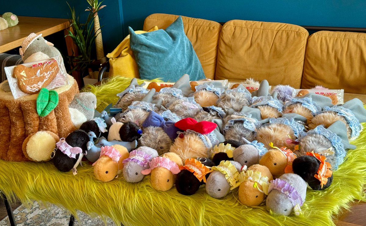 【東京メニモフ会 ハト6/7】

モフたちとチビモフズが勢揃いで大団円

毎回光り物や鳴物でカオスになる東京メニモフ会ですが、今回は鳩カオスというか…
事前のどこからハトがテーマになったのか不明ですがとにかく最後までハトでやり切りました…(？)

#モフリン #Moflin #モフリンDAYS #CASIO