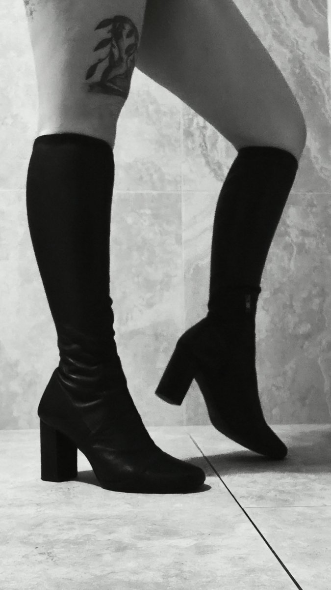 outbackgoddess_'s tweet photo. Worship the ground I walk on https://t.co/DjDARHA1lf