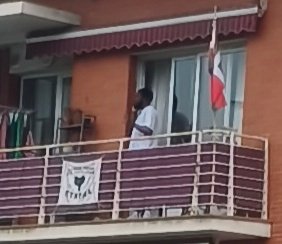 Mi vecina de barrio, que es más fea que el Fary comiendo limones, la que pide el acercamiento de etarras y pone la bandera del racista Sabino Arana 

Se ha echado novio