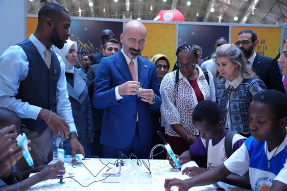 Yamoussouk6's tweet image. En Côte d’Ivoire 🇨🇮, lors du Festival des sciences en Afrique 2026 à Abidjan, l’ambassadeur de Turquie a appelé les jeunes à innover et à viser haut pour relever les défis du futur, en soulignant le rôle clé de la science et de la technologie. 
#CIV #Science #Jeunesse