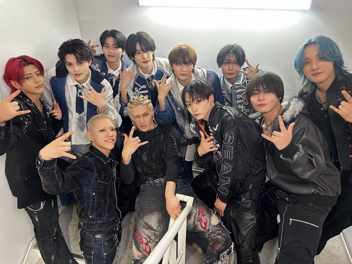 Def Class tweet media