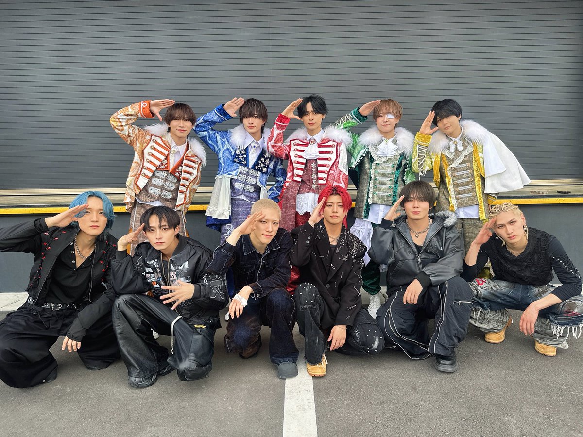 Def Class tweet media